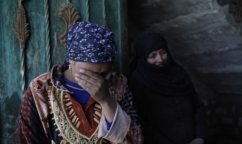 A esposa Fawzia Zakhar disse ao The Times que ela e seus filhos fugiram para outra cidade. (Foto: AP).