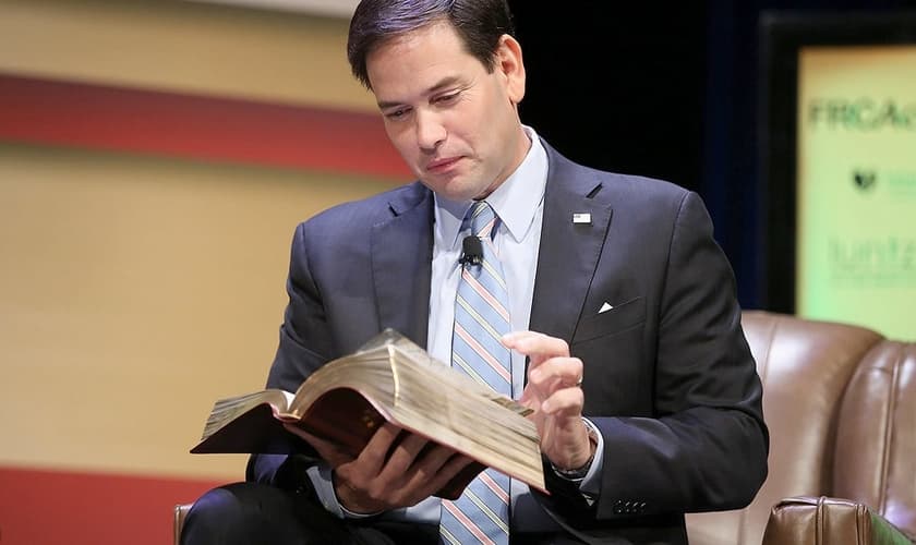 Marco Rubio é senador nos EUA e compartilha versículos bíblicos com frequência nas redes sociais. (Foto: Freedom Crossroads)