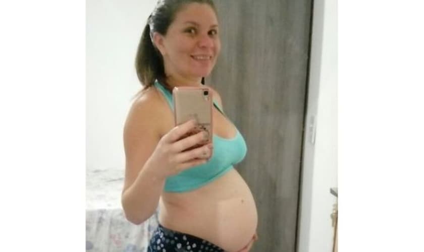 Claudineia estava grávida de nove meses quando ela e o bebê foram baleados. (Foto: Arquivo Pessoal)