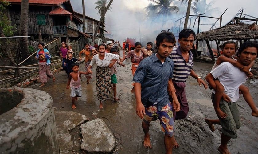 Milhares de cristãos já foram mortos e mulheres - até mesmo as grávidas - têm sido estupradas no povoado cristão de Kachin. (Foto: Accredited Times)