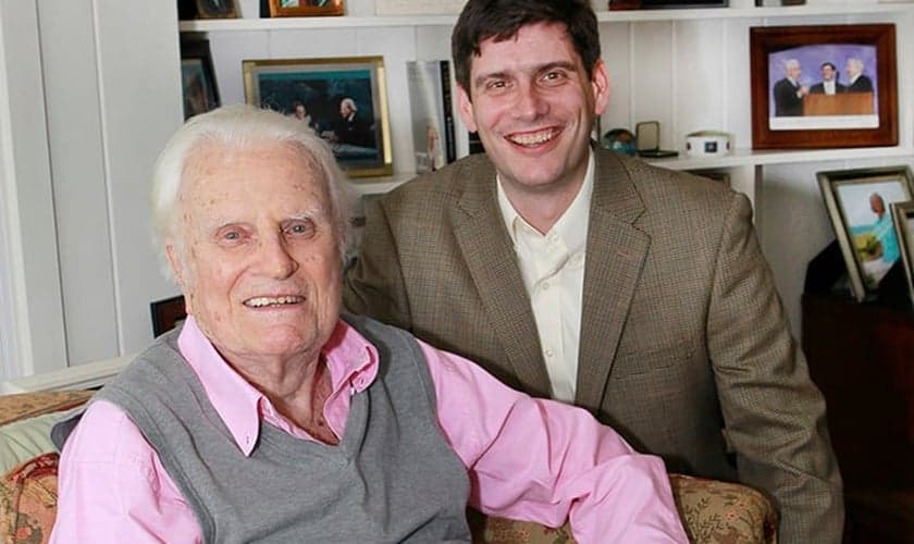 Will Graham ao lado de seu avô, o falecido evangelista Billy Graham. (Foto: Billy Graham Evangelistic Association)
