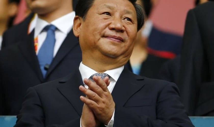 Presidente Xi Jinping tenta reformular o cristianismo conforme ideologia chinesa. (Foto: Reuters)