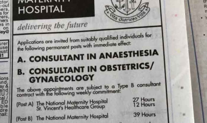 Anúncio de vaga de emprego em hospital da Irlanda pede profissionais que aceitem fazer aborto. (Foto: Reprodução/Twitter)
