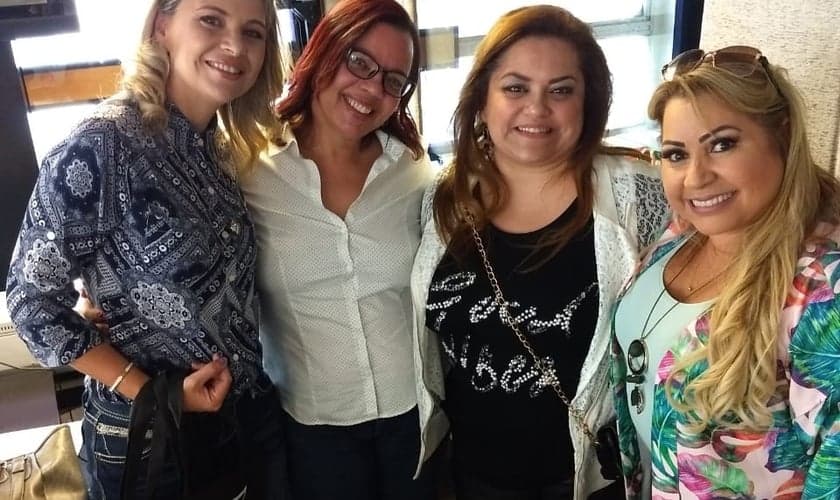 Vanessa Martinazzo, Adriana Bernardo, Cíntia Beltrame e Sandra Lima debatem o papel da mulher nos dias atuais, na Melodia FM. (Foto: Divulgação/Assessoria Sandra Lima)