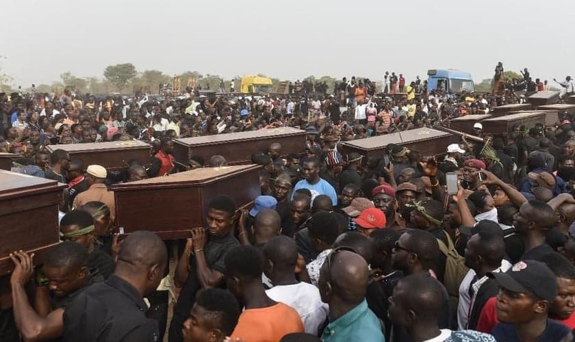 Massacres contra cristãos crescem na Nigéria e número de mortos já chega a 800, somente nestes primeiros 4 meses de 2019. (Foto: Forbes)