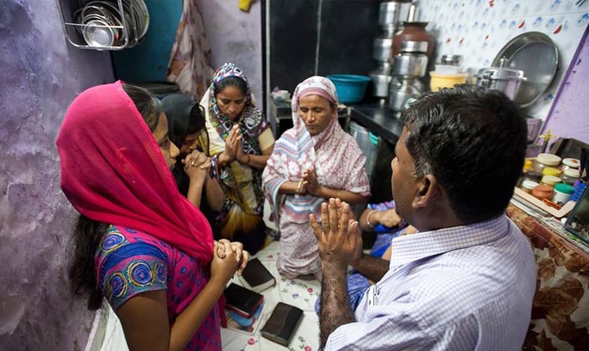 Com as orações, homem foi curado de doença e encontrou a salvação em Jesus. (Foto: Gospel for Asia)