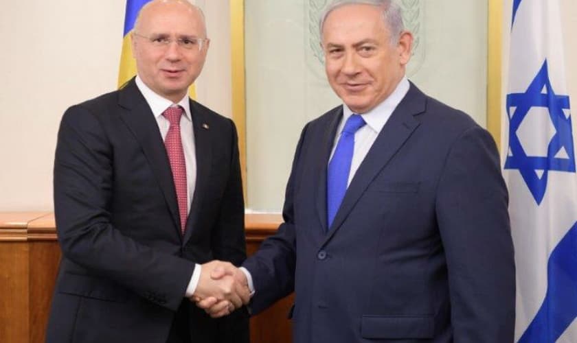 Primeiro-ministro de Israel, Benjamin Netanyahu, em reunião com o premiê da Moldávia, Pavel Filip, em 2017. (Foto: GPO/Amos Ben-Gershom)