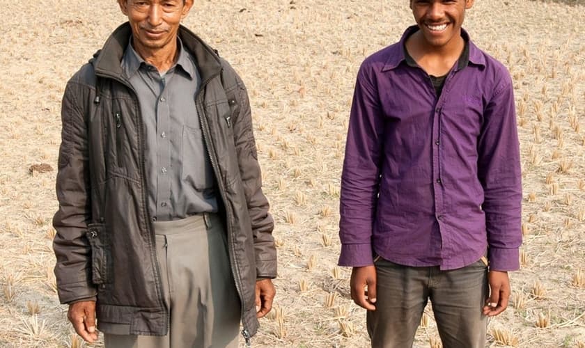 Homens se livraram de um acidente que poderia ser mortal através da oração. (Foto: Gospel For Asia)