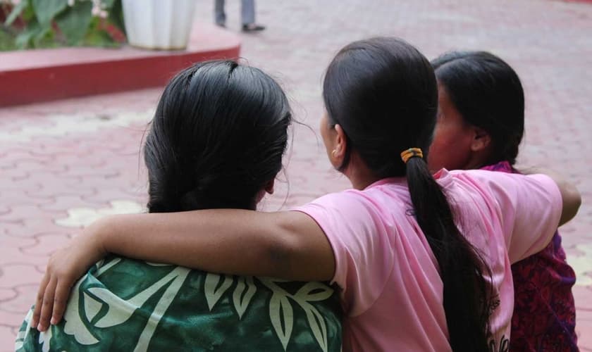 Atualmente, Meena e Sunita contam com apoio de outros cristãos. (Foto: Portas Abertas)