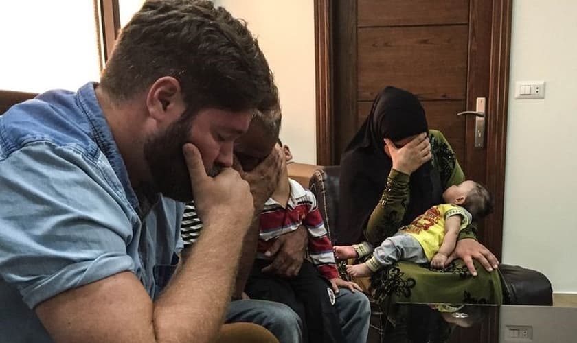 Imagem ilustrativa. Família em oração. (Foto: Reprodução/Believers)