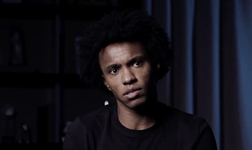 Jogador Willian, meia-atacante do Chelsea, fala sobre sua caminhada cristã. (Foto: YouTube/The Players' Tribune)
