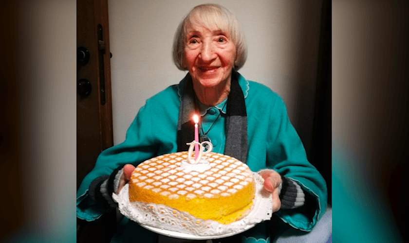 Italica Grondona na comemoração dos seus 102 anos. (Foto: Reprodução/CNN)