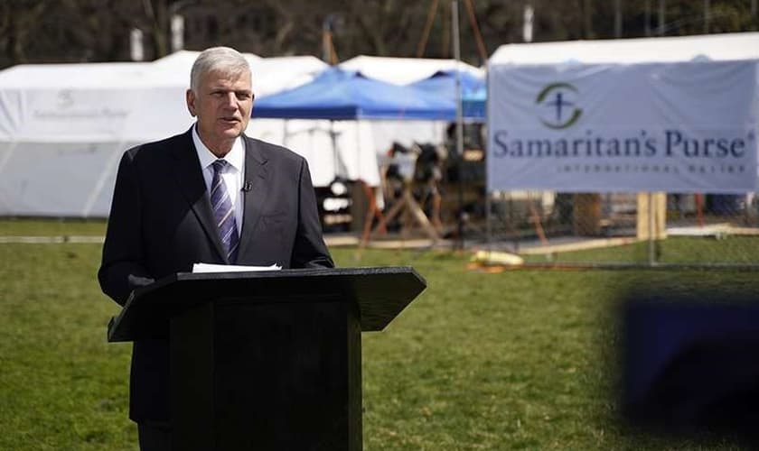 Franklin Graham em discurso no hospital de campanha no Central Park. (Foto: Reprodução/Samaritan’s Purse)
