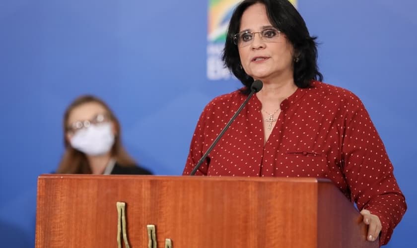 Ministra Damares no lançamento da campanha de enfrentamento à violência doméstica. (Foto: Marcos Corrêa/PR)