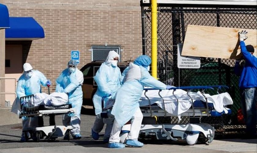 O Centro de Controle de Doenças dos EUA emitiu relatório que analisa o quadro de mortes com e por coronavírus nos EUA. (Foto: Agência EFE)