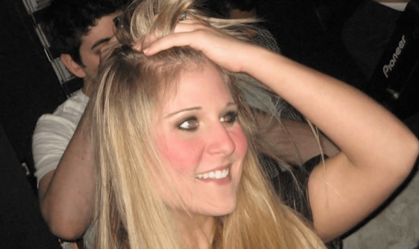 Carla Pratico foi transformada por uma experiência com Deus em um bar. (Foto: 700 Club Interactive)