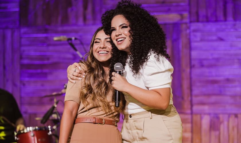 Rebeca Carvalho e Gabriela Rocha gravaram juntas o single "Até Eu Te Encontrar". (Foto: Divulgação)