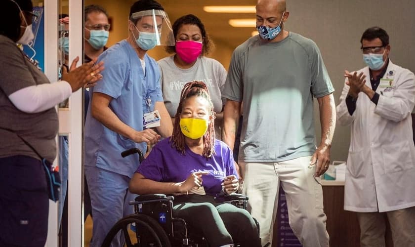 Tionna Hairston tem alta do hospital depois de se recuperar de Covid-19 e parada cardíaca. (Foto: Reprodução / Andrew Dye Journal)