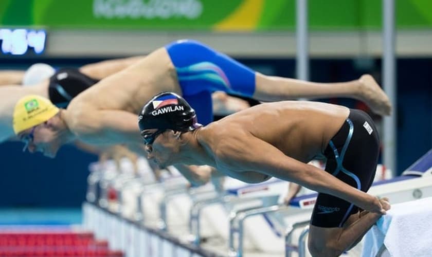O para-nadador Ernie Gawilan ganhou 3 medalhas de ouro nos Jogos Asiáticos de 2018. (Foto: Simon Bruty para OIS/IOC via AFP)