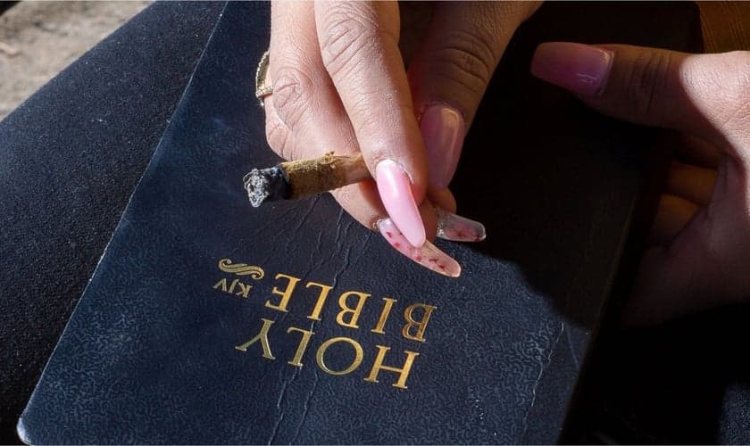 “Ficar chapado de maconha é anti-bíblico”, diz teólogo e autor do livro “Cannabis e o cristão: o que a Bíblia diz sobre a maconha”. (Foto: Ilona Szwarc/The New York Times)