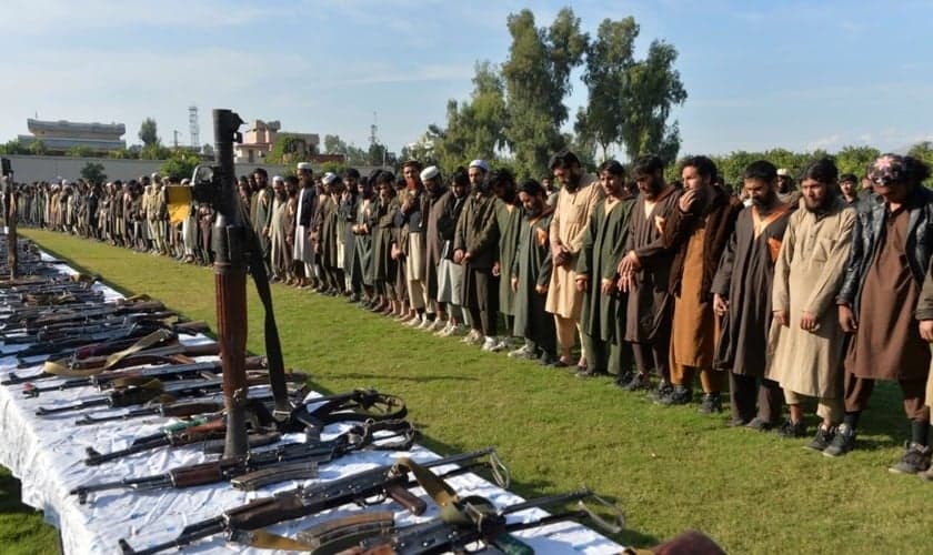 Membros do Estado Islâmico (EI) em Jalalabad, no Afeganistão, em foto tirada em 2019. (Foto: AFP)