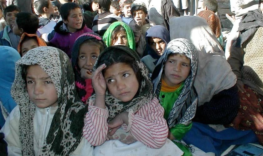Crianças no Afeganistão. (Foto: Guy Lawson/USAID)