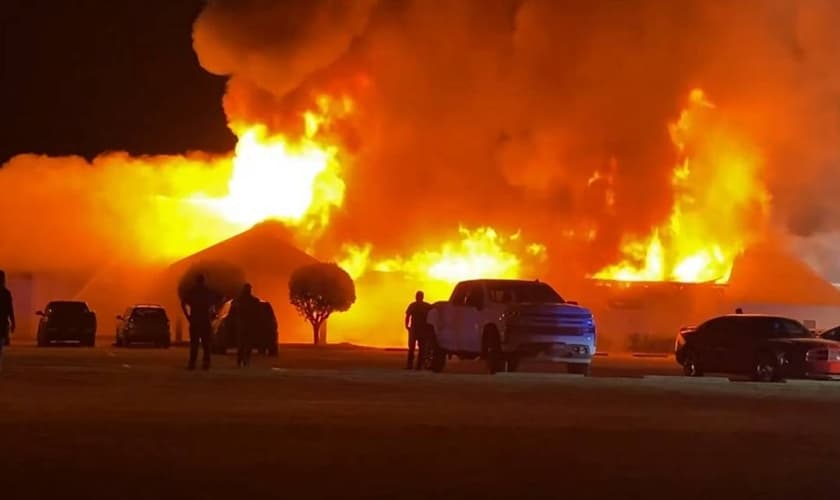 A Igreja Douglas Christian Fellowship foi completamente destruída por um incêndio. (Foto: Reprodução/Facebook/Timmy Stone)