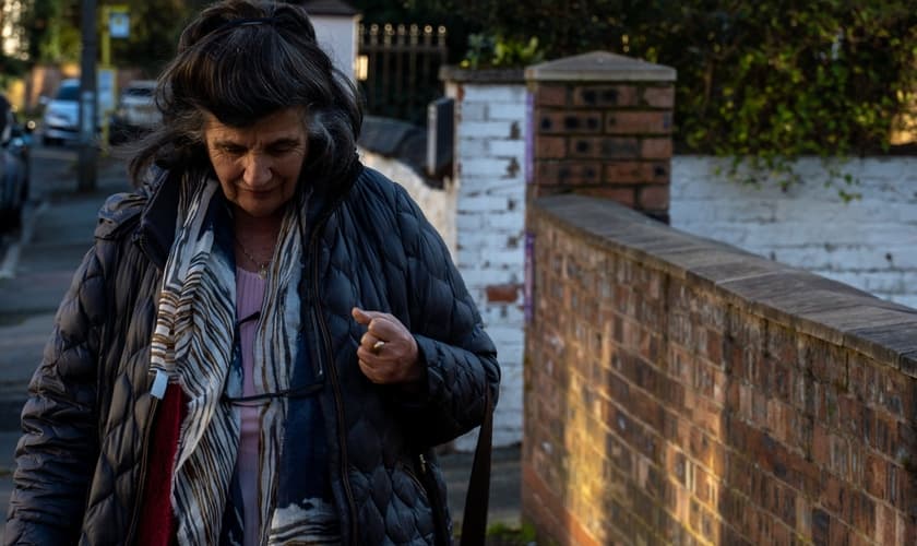 Rosa Lalor, de 76 anos, da Inglaterra, foi detida e multada em fevereiro de 2021. (Foto: ADF UK).