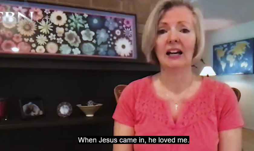Nancy Johnson conta seu testemunho, ao conhecer Jesus. (Captura de tela/CBN News)
