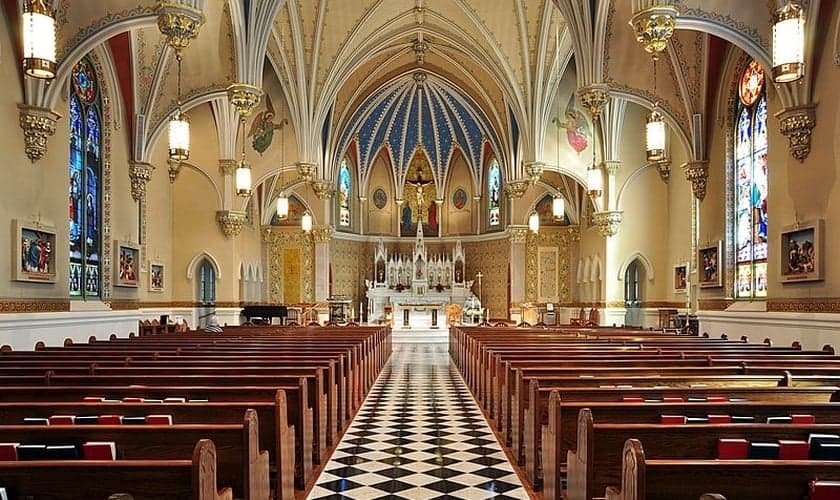 Interior da Igreja Católica de St. Andrew em Roanoke, Virgínia, EUA. (Foto: Wikipedia/Creative Commons)