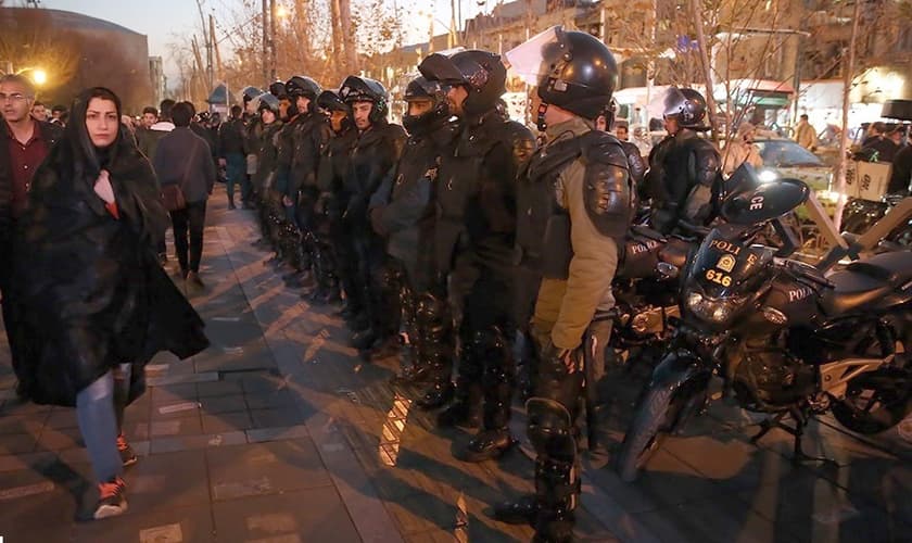 Policiais invadem casas de cristãos no Irã. (Foto representativa: Wikimedia Commons)