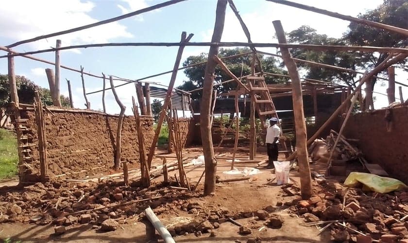 A Igreja de Cristo VOSO foi demolida por extremistas muçulmanos, em Uganda. (Foto: Morning Star News).