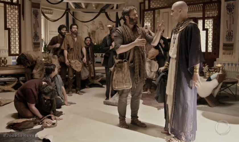 Cena de José se revelando a seus irmãos, no Egito. (Foto: Captura de tela/Record TV)