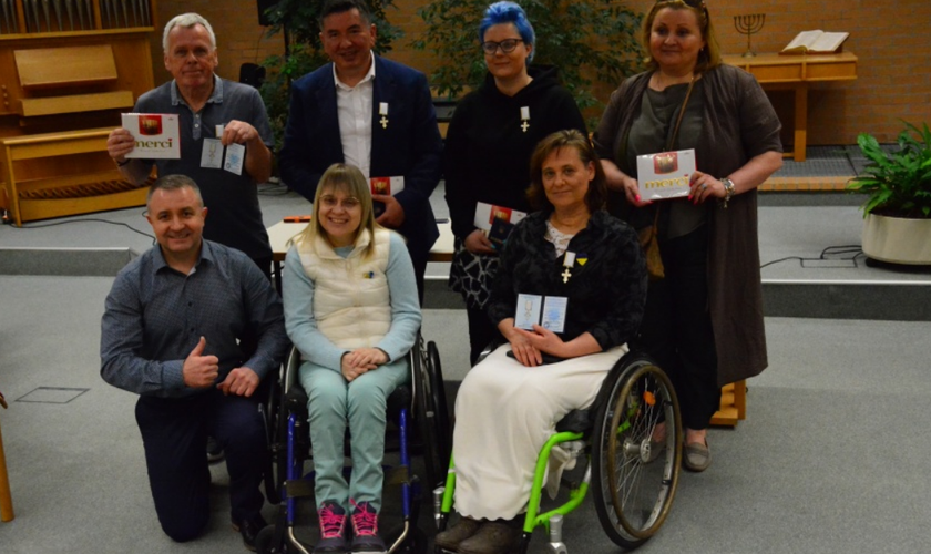 Os premiados receberam a ‘Cruz Branca da Ucrânia’. (Foto: Aliança Evangélica Austríaca).