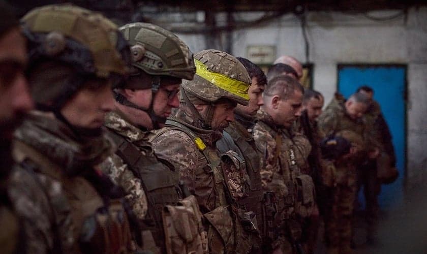 Soldados ucranianos. (Foto representativa: Wikimedia Commons/Presidência da Ucrânia)