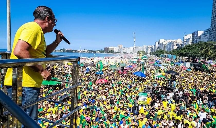 Pr. Silas Malafaia em ato na orla de Copacabana. (Foto: Instagram/Silas Malafaia)