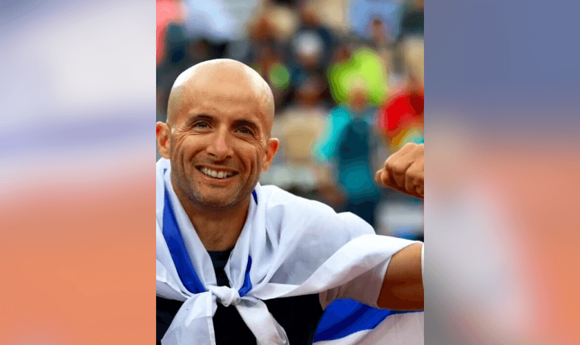 Guy Sasson faz história com vitória em duplas em Wimbledon. (Captura de tela/Instagram/ariacker)