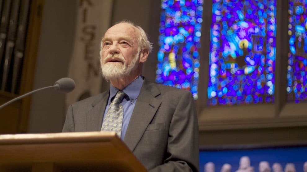 Pastor Eugene Peterson em palestra na Universidade da Igreja Presbiteriana, em Seattle, em 2009. (Foto: Creative Commons)