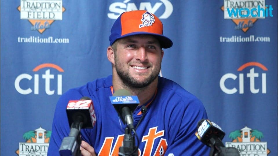 Tim Tebow foi destaque na Liga de Futebol Americano e hoje atua com bom desempenho no time de beisebol dos Mets. (Imagem: Reprodução)