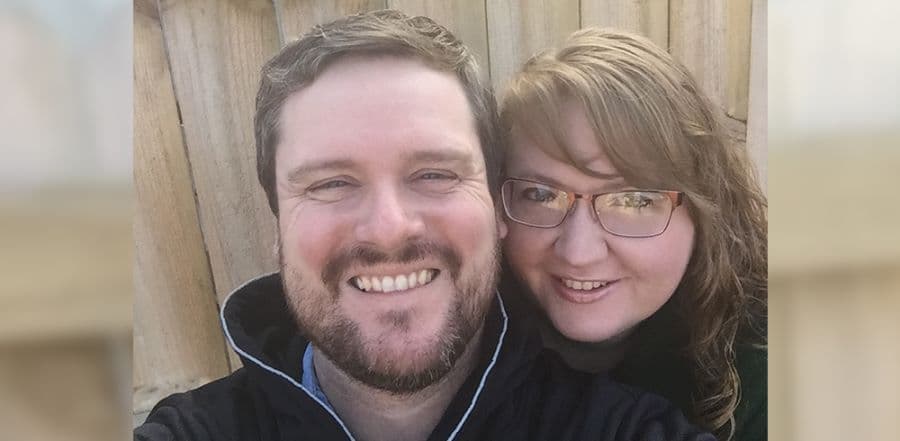 Pastor Robbie Willis e sua esposa, Anna May. Ele foi curado do mal de Parkinson através de uma oração. (Foto: AG News)
