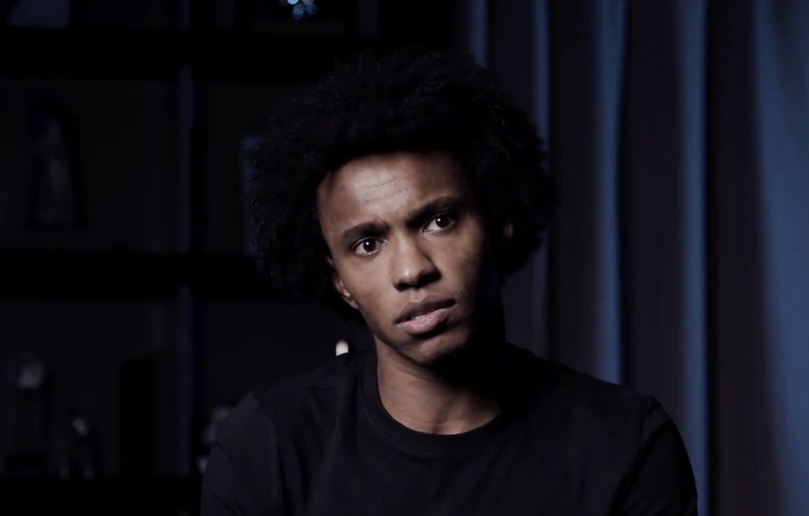 Jogador Willian, meia-atacante do Chelsea, fala sobre sua caminhada cristã. (Foto: YouTube/The Players' Tribune)