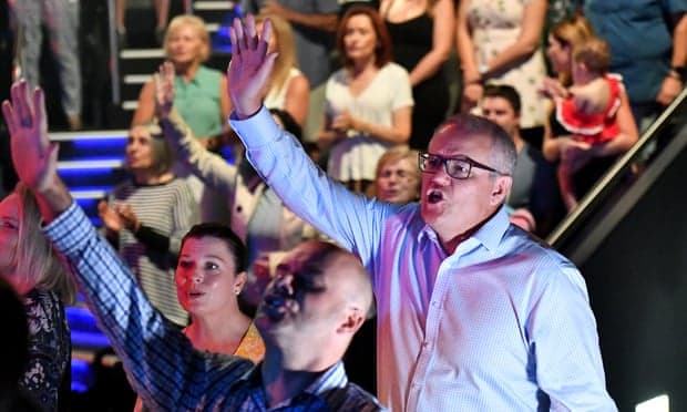 Jenny e Scott Morrison em um culto de Páscoa em sua igreja, Horizon Church, em abril de 2019. (Foto: Mick Tsikas/AAP)