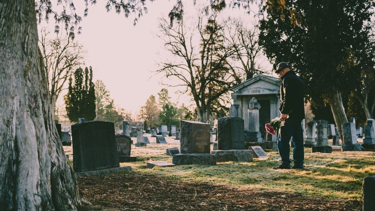 Imagem ilustrativa de sepultamento. (Foto: Canva)