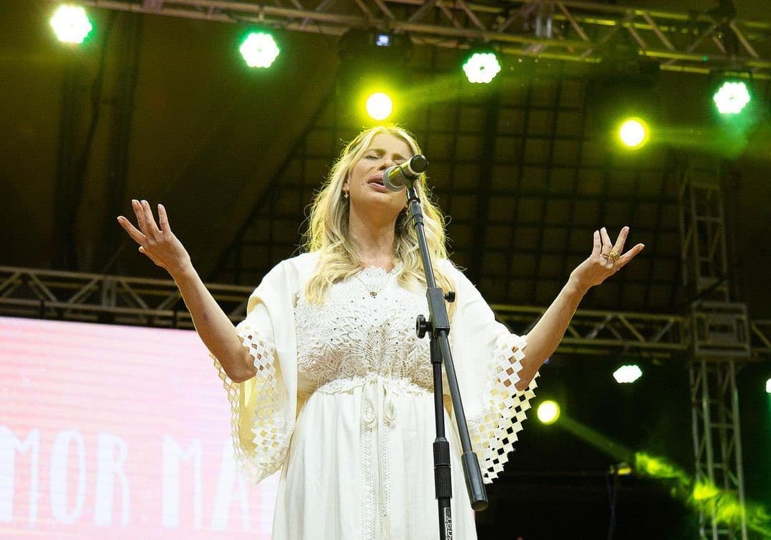 Karina Bacchi lançou sua primeira música cristã “Luz de Jesus”. (Foto: Instagram/Karina Bacchi).