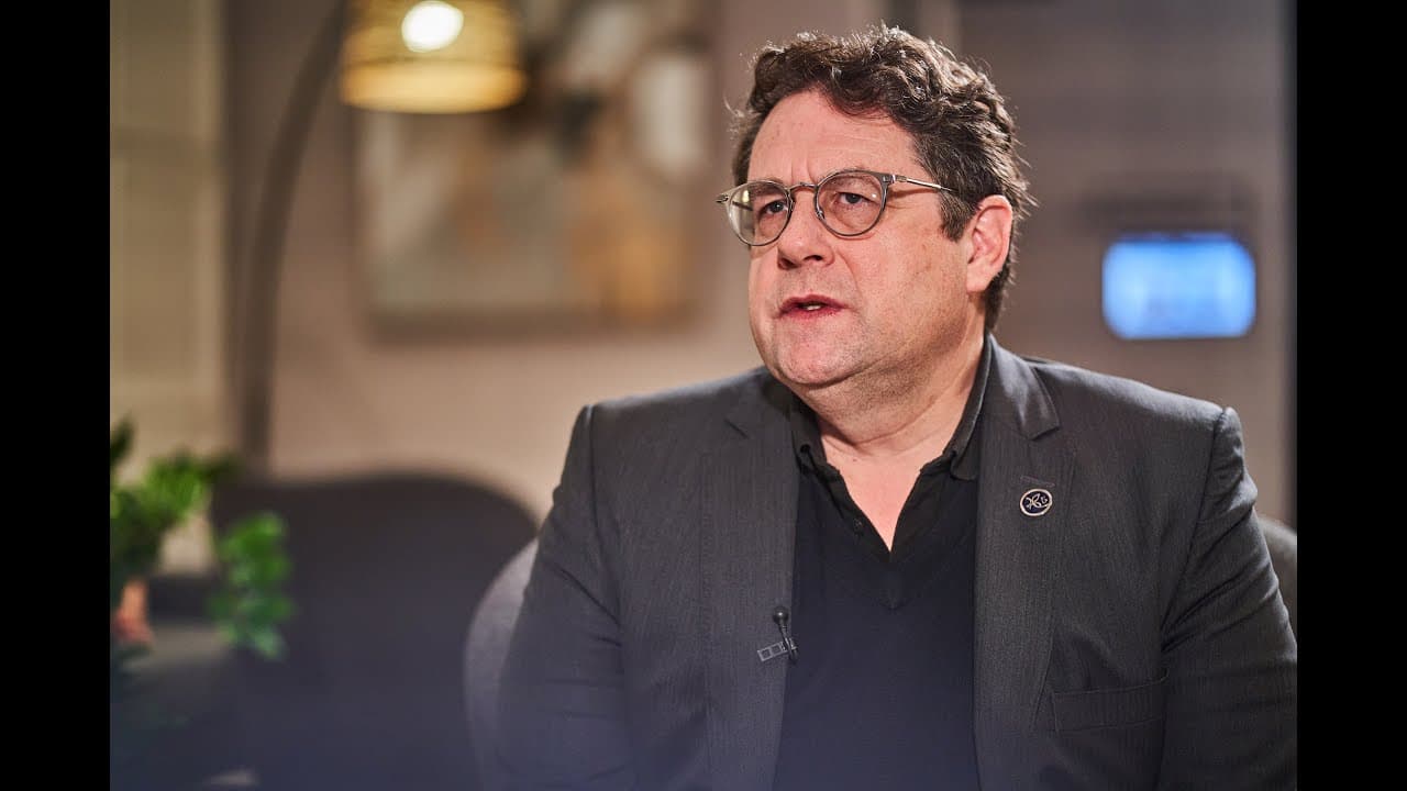 O ministro da Educação de Quebec, Bernard Drainville. (Captura de tela/YouTube/Radio-Canada Info)