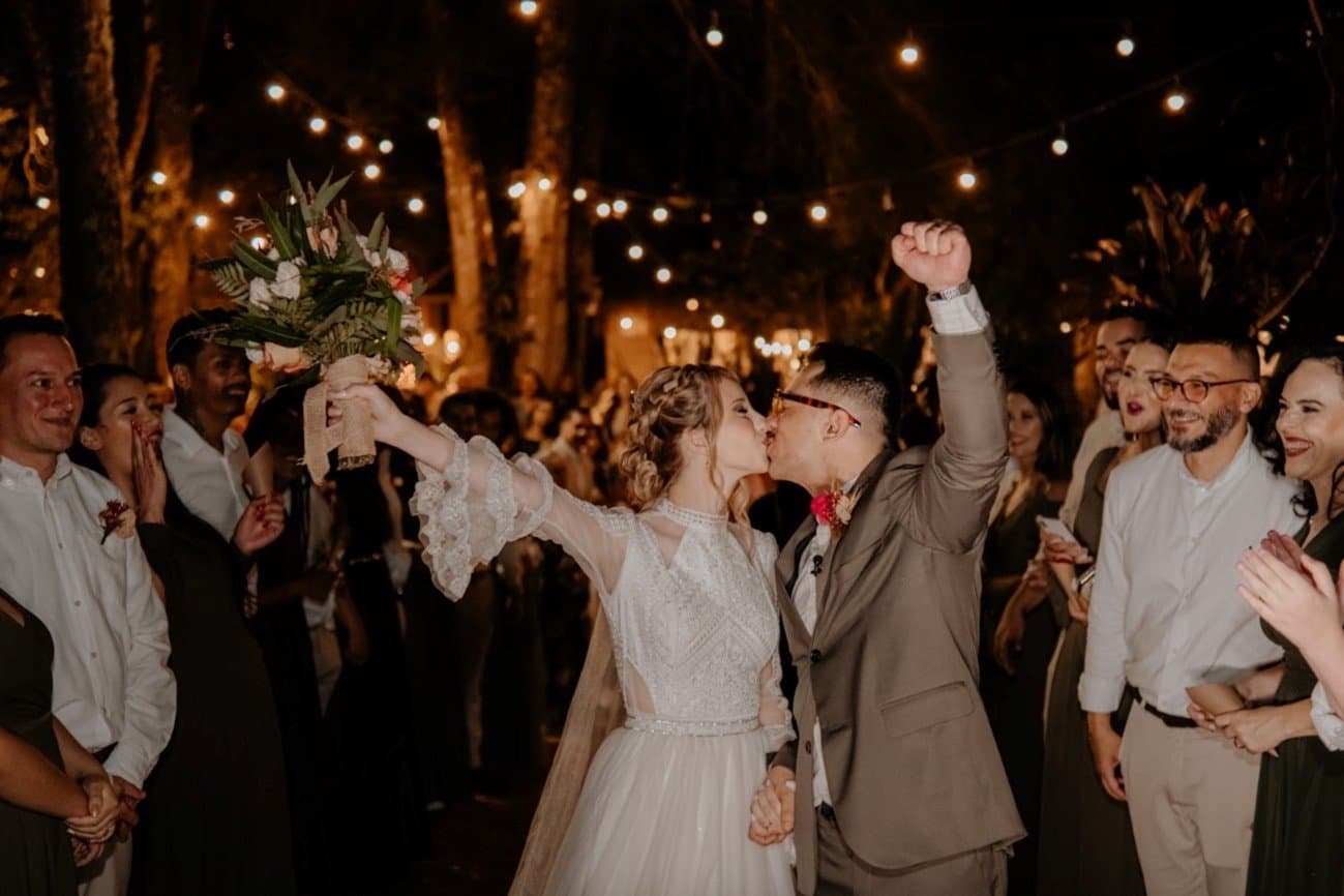 Matheus e Camila se casaram virgens e deram o primeiro beijo no altar. (Foto: Chocolatte).