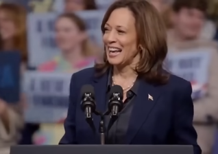 Kamala Harris zomba de cristãos em seu comício após ouvir exaltação a Jesus. (Captura de tela/YouTube/T-SPLY)