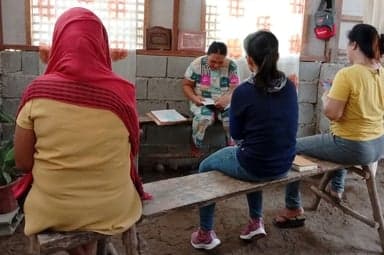 Mulheres estudando a Bíblia. (Foto: Reprodução/IMB)