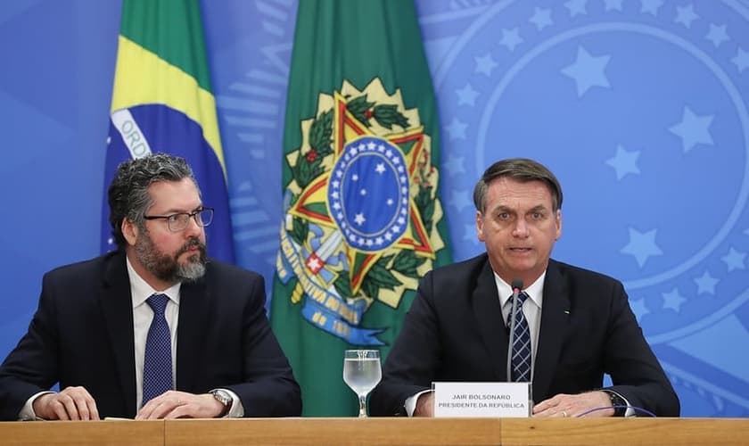 Presidente Jair Bolsonaro em coletiva de imprensa com o Ministro das Relações Exteriores, Ernesto Araújo. (Foto: Marcos Corrêa/PR)