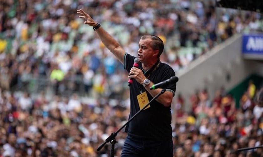 Luiz Hermínio em ministração no The Send Brasil, no Allianz Parque. (Foto: Instagram/Luiz Hermínio)